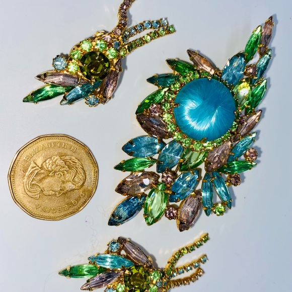 Verified D & E Julianna Large Brooch and Earrings - Picture 3 of 11